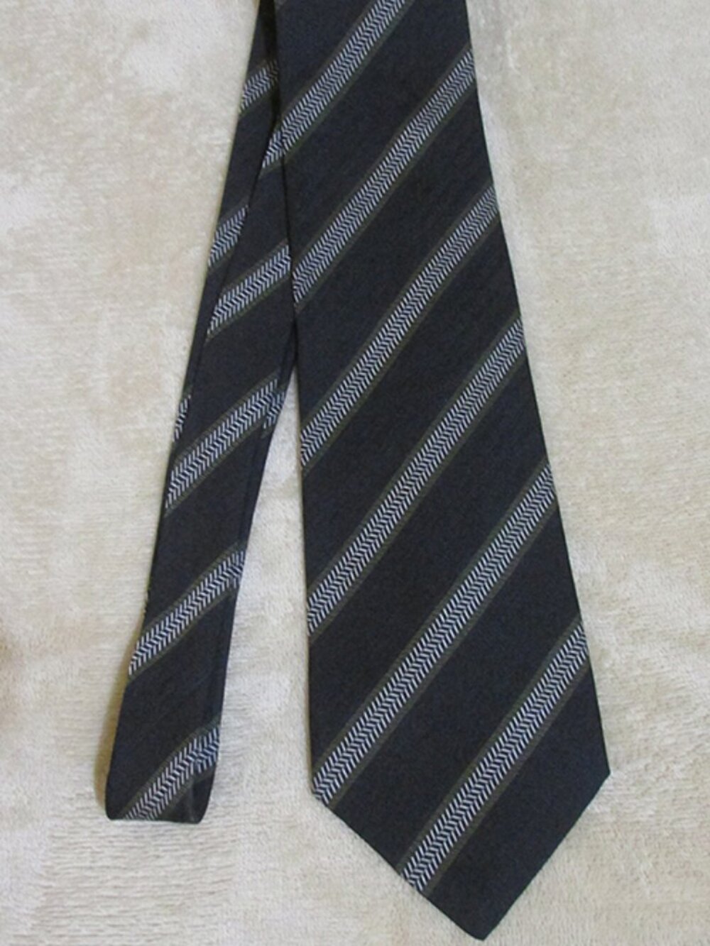 Vintage Giorgio Armani Cravatte Men's Silk Black Striped Necktie Italy T3